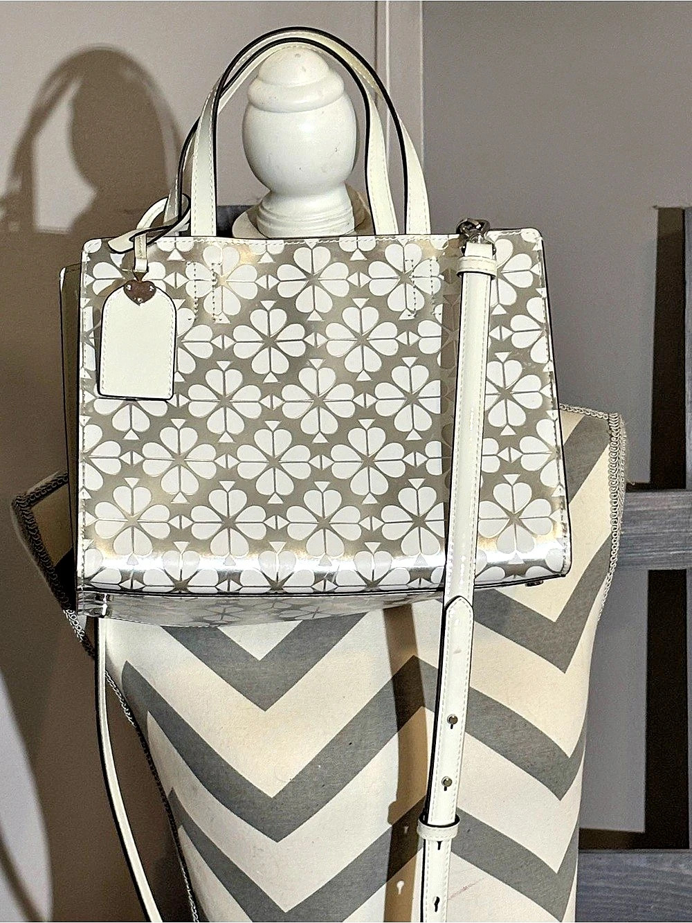 kate spade new york Spade Flower Star Toss Small Tote Gray & White